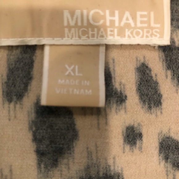 Michael Kors dress leopard print. Vee neck ruched waist. Long sleeve - Picture 4 of 7